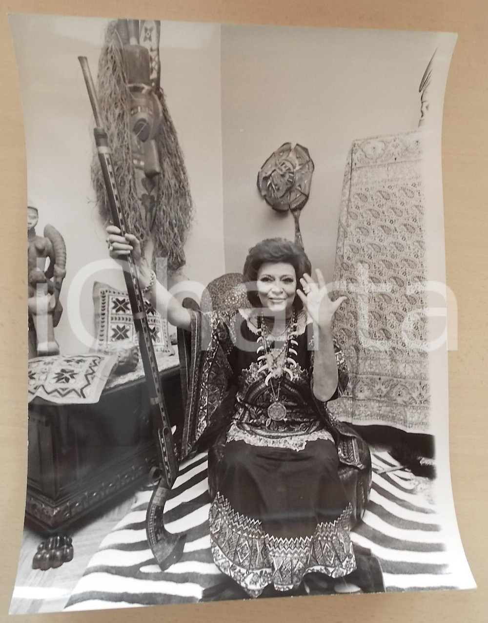 1970 ca COSTUME Ritratto cantante Nilla PIZZI in stile etnico (1) Foto 30x40 cm