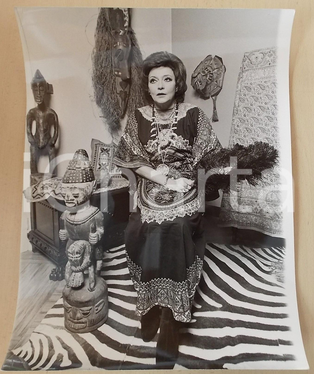 1970 ca COSTUME Ritratto cantante Nilla PIZZI in stile etnico (3) Foto 30x40 cm