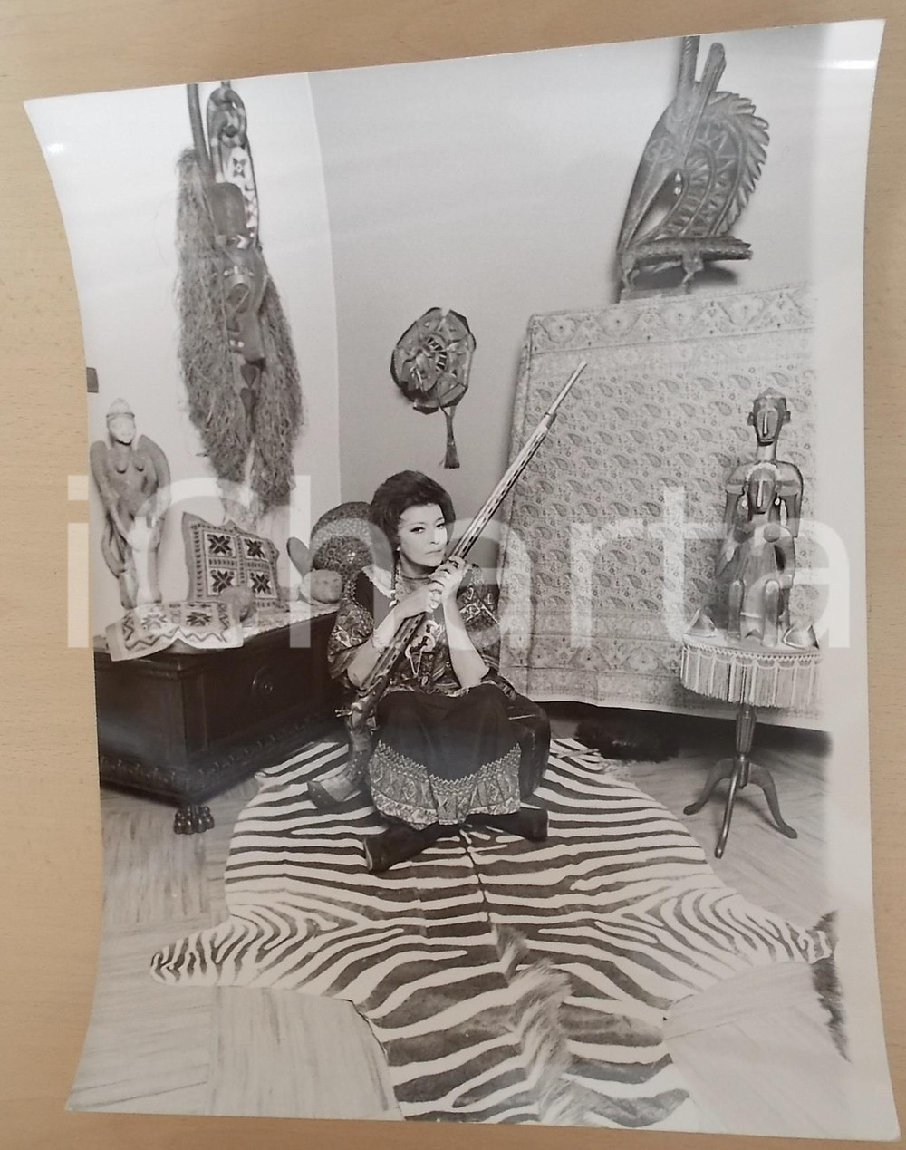 1970 ca COSTUME Ritratto cantante Nilla PIZZI in stile etnico (5) Foto 30x40 cm