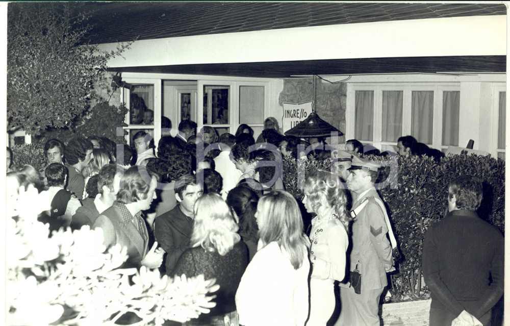 1973 VERSILIA LA BUSSOLA FOCETTE Folla per Gabriella FERRI e Pippo FRANCO Foto