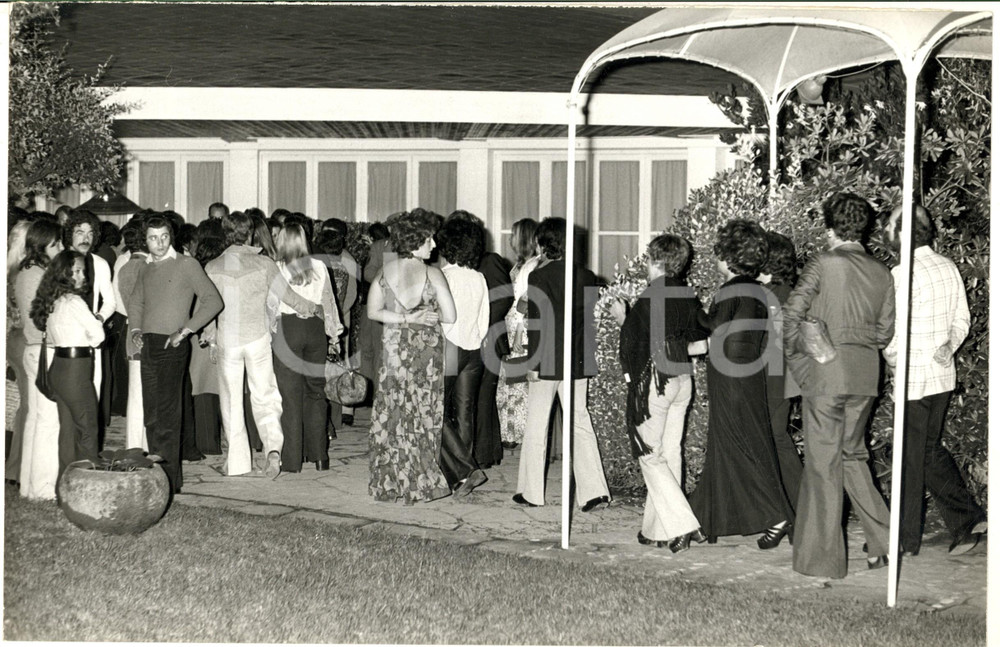 1973 VERSILIA LA BUSSOLA FOCETTE Folla per Gabriella FERRI e Pippo FRANCO *Foto