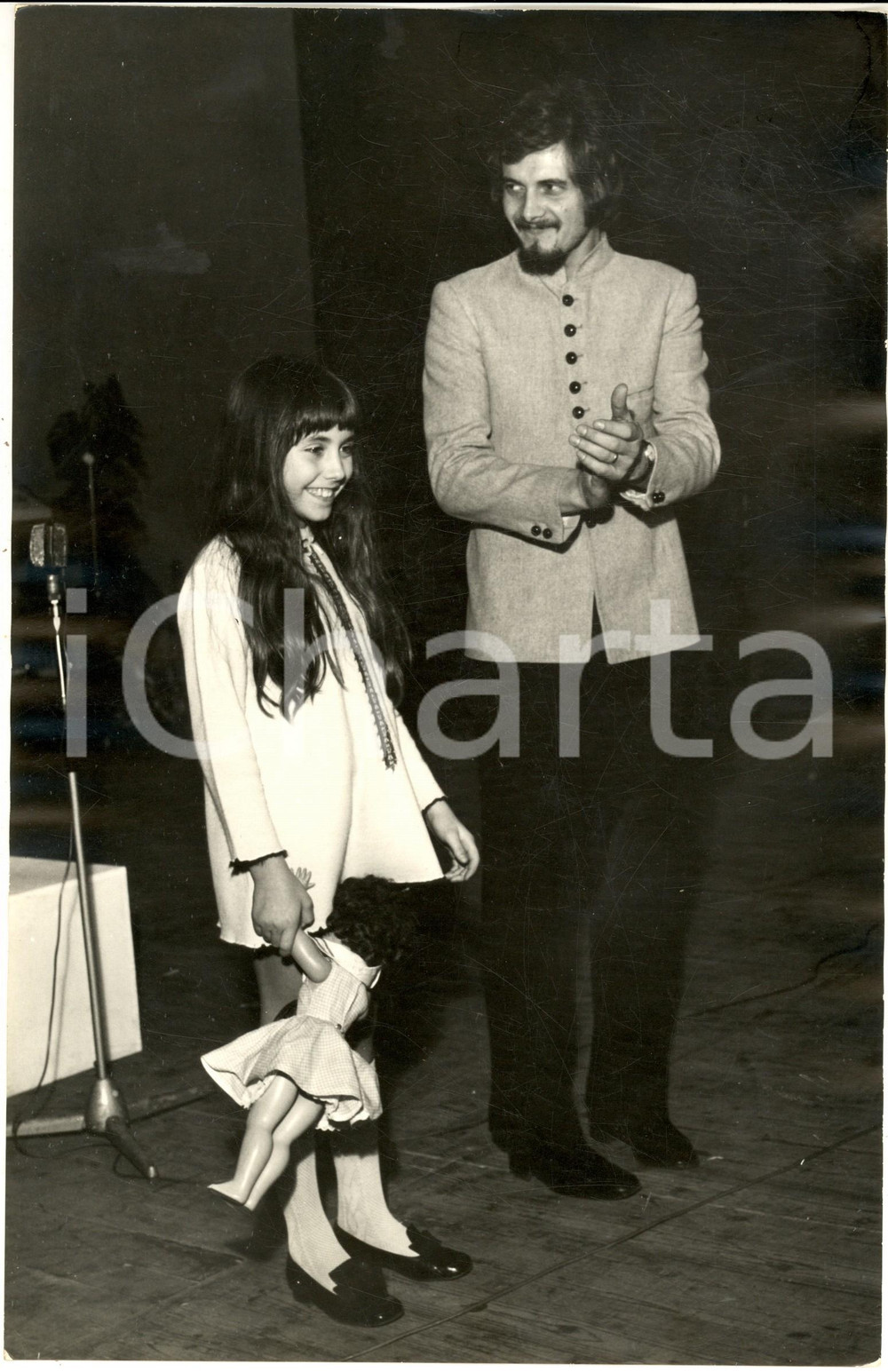 1970 ca COSTUME I GIGANTI Enrico Maria PAPES con la figlia - Foto 20x30 cm