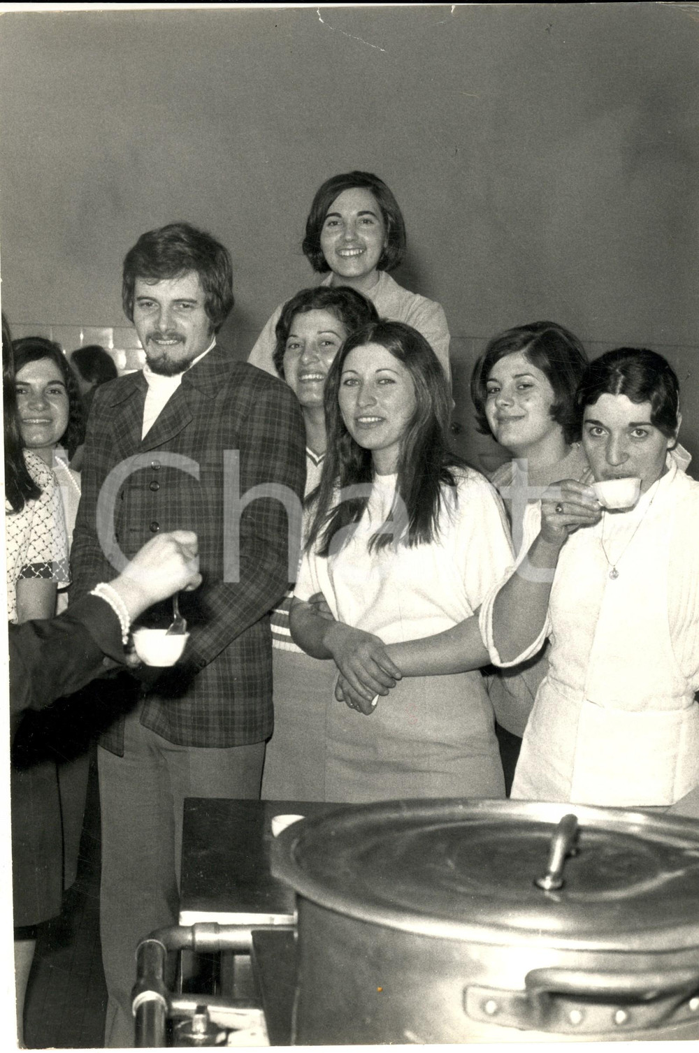 1970 ca MILANO Enrico Maria PAPES dei GIGANTI in visita al Centro Auxologico (3)