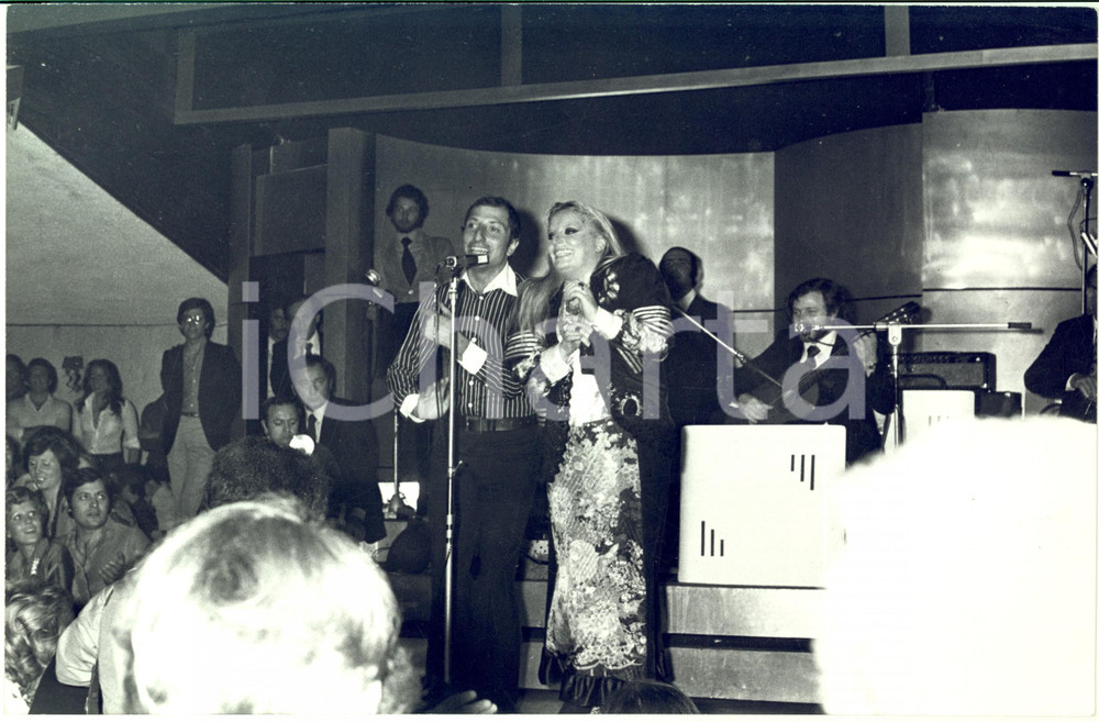 1973 VERSILIA LA BUSSOLA FOCETTE Concerto Gabriella FERRI Pippo FRANCO (3) Foto Fotografia d'epoca. CONDIZIONI: GFORMATO: 30x20cm      originale e autentica 1