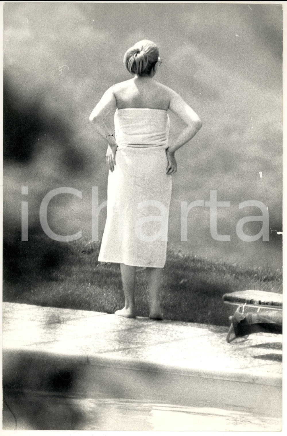 1970 ca GOSSIP ITALIA Cantante MINA paparazzata in vacanza (2) - Foto 20x30 cm Fotografia d'epoca. CONDIZIONI: FAIR (piegatura al lato destro e lieve macchia visibile in trasparenza)    originale e autentica 1
