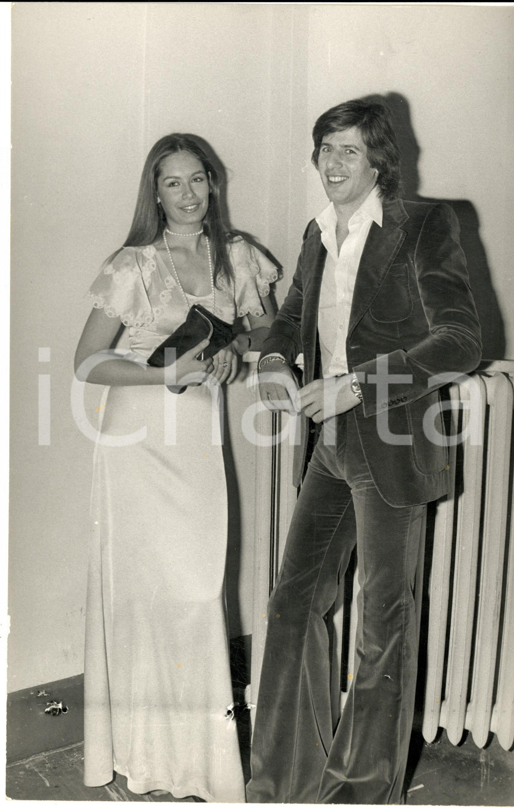 1970 ca COSTUME ITALIA Sandro GIACOBBE con la fidanzata - Foto 20x30 cm Fotografia d'epoca. CONDIZIONI: G    originale e autentica 1