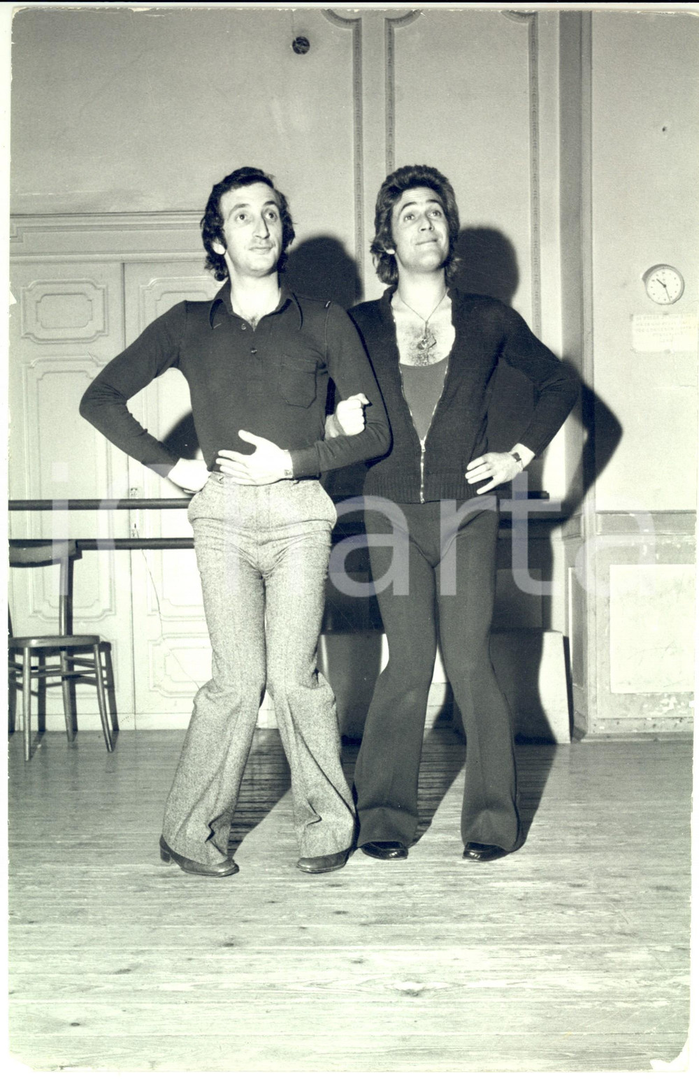 1970 ca I RICCHI E POVERI Franco GATTI e Angelo SOTGIU ballerini (1) - Foto Fotografia d'epoca. CONDIZIONI: POOR (piegature marginali evidenti)FORMATO: 20x30 cm      originale e autentica 1