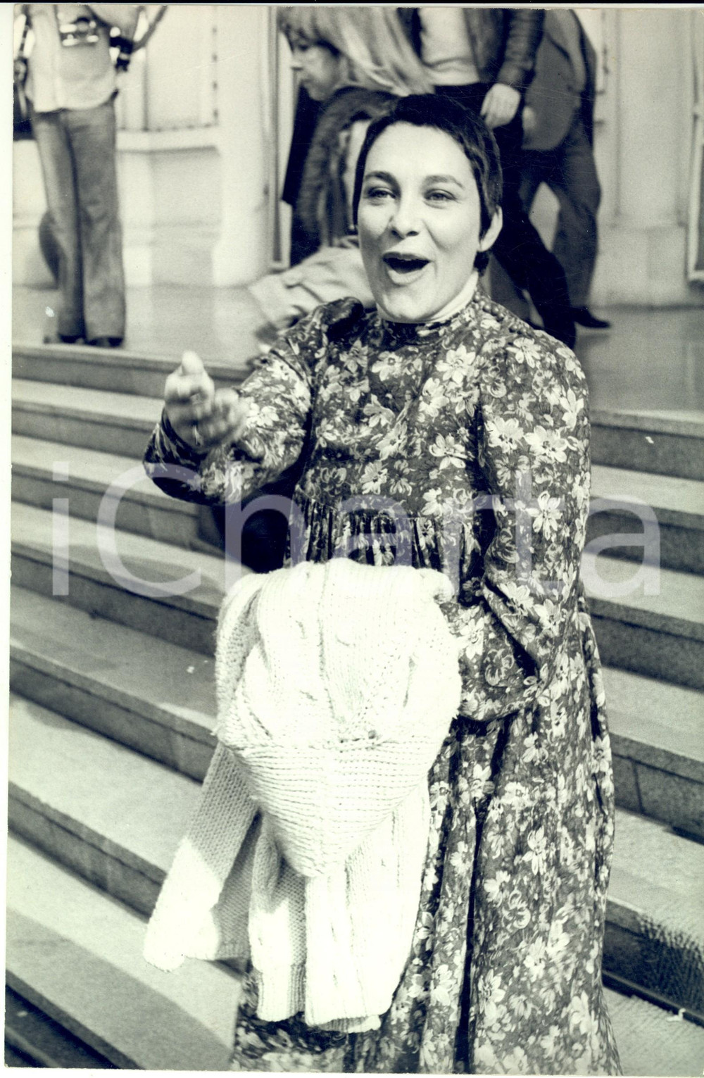 1970 ca I RICCHI E POVERI Ritratto della cantante Angela BRAMBATI (1) - Foto Fotografia d'epoca. CONDIZIONI: fair (piegature al margine superiore)FORMATO: 20x30 cm      originale e autentica 1