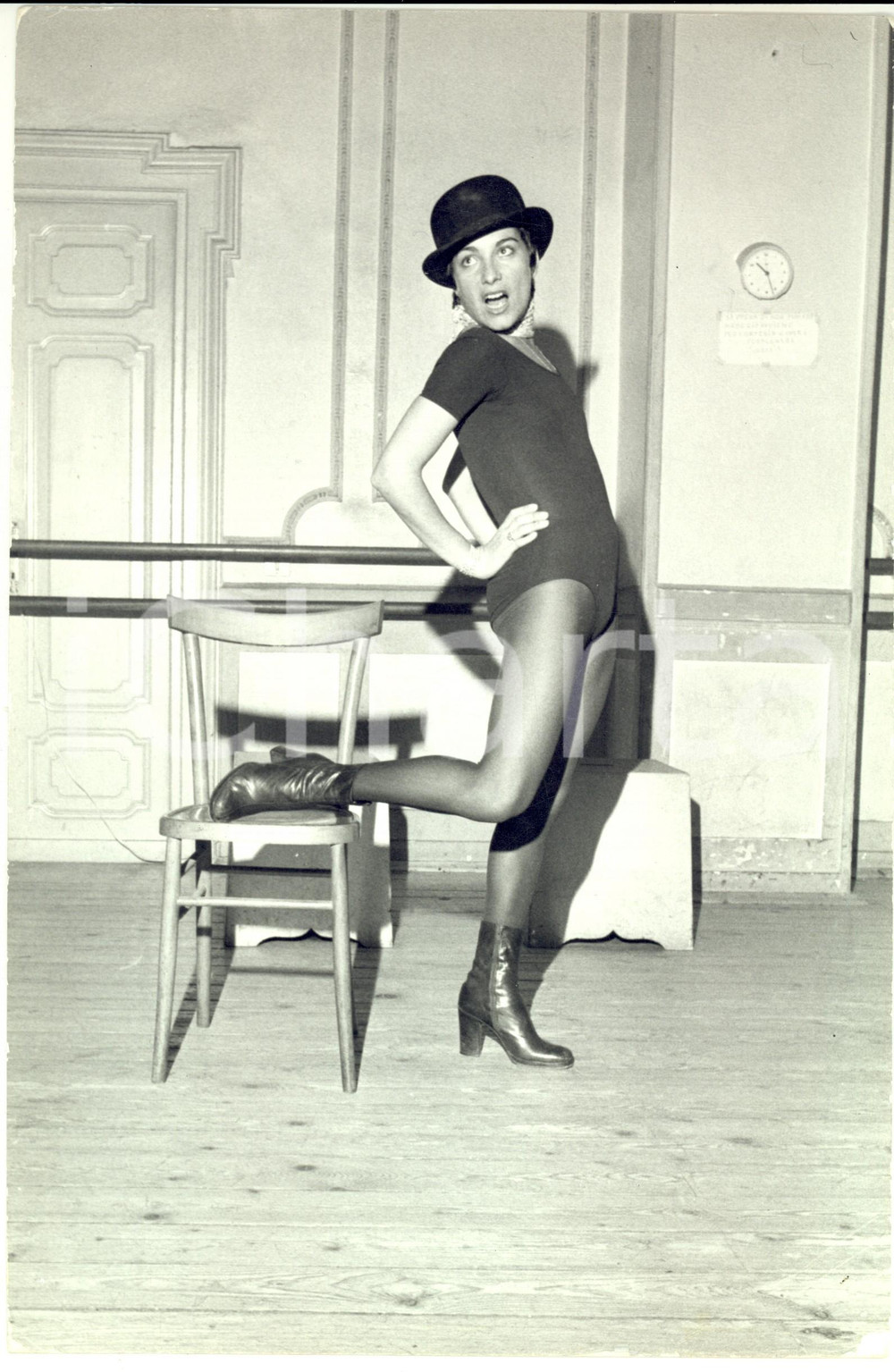 1970 ca I RICCHI E POVERI Angela BRAMBATI in veste di ballerina (1) - Foto Fotografia d'epoca. CONDIZIONI: POOR (piegature evidenti al margine inferiore)FORMATO: 20x30 cm      originale e autentica 1