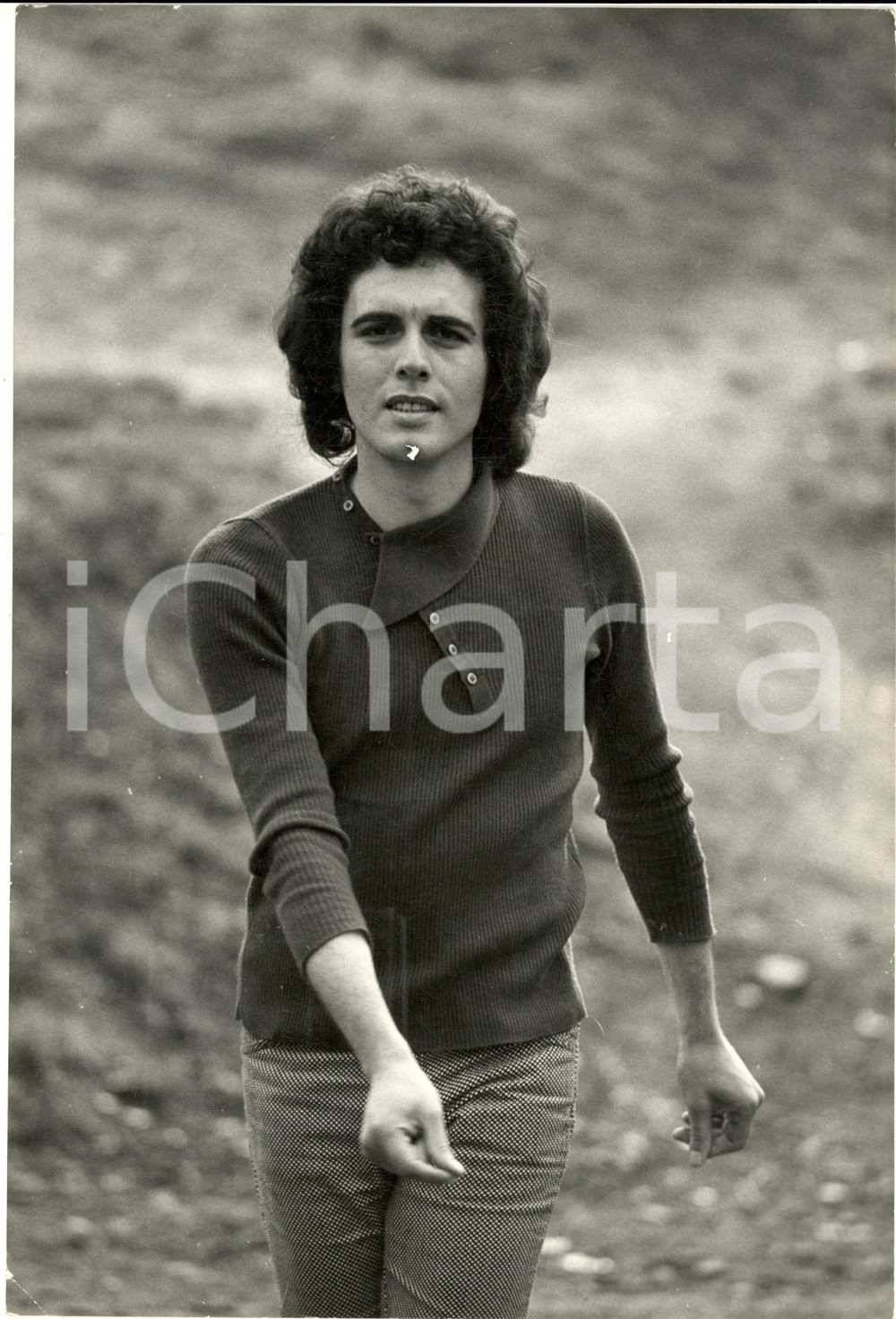 1970 ca MUSICA ITALIA Ritratto del cantante CHRISTIAN - Foto 20x30 cm Fotografia d'epoca. CONDIZIONI: POOR (graffi centrali, piegature al lato destro e difetto di stampa in corrispondenza del mento del cantante)FORMATO: 20x30 cm      originale e autentica 1