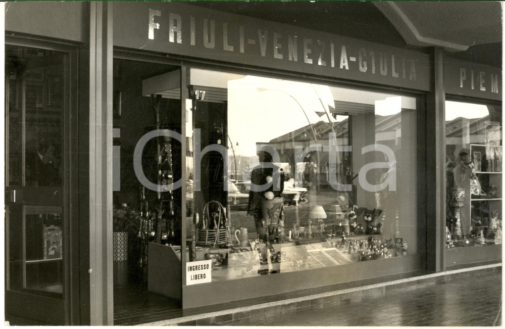 1971 CAPRIATE SAN GERVASIO - MINITALIA - Negozio FRIULI VENEZIA-GIULIA - Foto Fotografia d'epoca. CONDIZIONI: FAIR (lievi rigature diffuse)FORMATO: 30x20 cm      originale e autentica 1