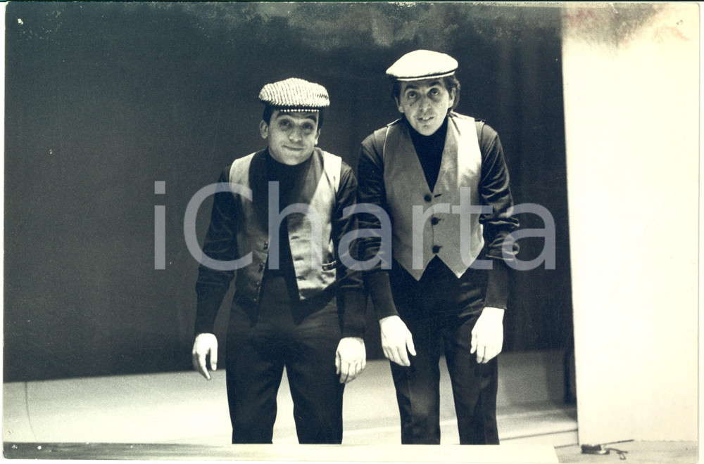 1965 ca CABARET I GUFI - Nanni SVAMPA e Gianni MAGNI - Foto DANNEGGIATA 30x20 cm