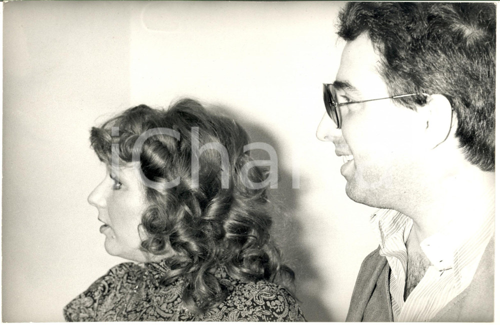 1970 ca COSTUME ITALIA Orietta BERTI con il marito Osvaldo PATERLINI - Foto