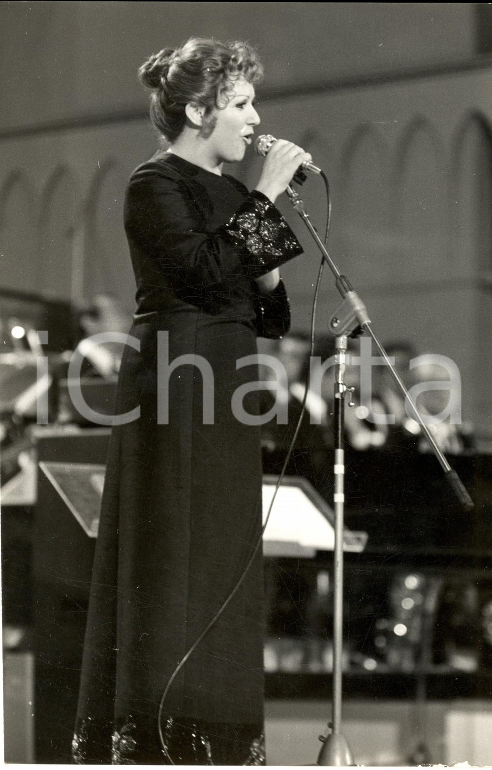 1970 ca COSTUME ITALIA Orietta BERTI in concerto in abito lungo (1) *Foto 20x30