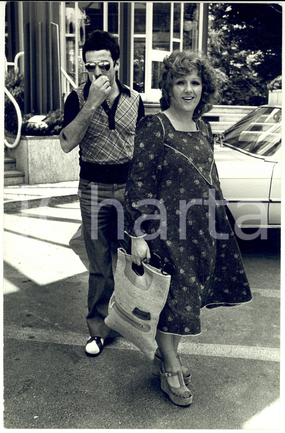 1975 COSTUME ITALIA Orietta BERTI incinta con Osvaldo PATERLINI (1) - Foto