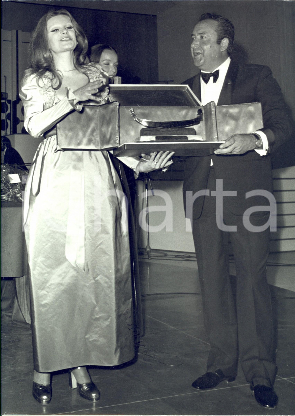 1971 VENEZIA Cantante MILVA vince la Gondola d'Oro - Fotografia 22x30 cm Fotografia d'epoca. CONDIZIONI: GFORMATO: 22x30 cm      originale e autentica 1