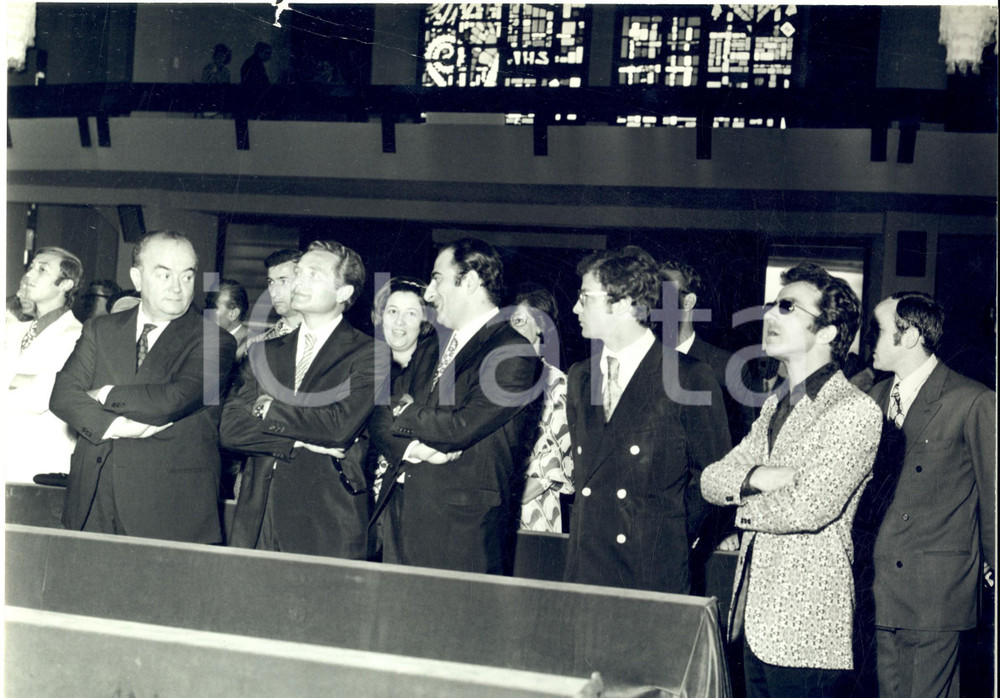 1970 ca COSTUME Nozze Pietro ANASTASI e Anna BIANCHI - Invitati (2) *Foto 30x22 Fotografia d'epoca. CONDIZIONI: POOR (piegature ai margini superiore e inferiore)FORMATO: 30x22 cm      originale e autentica 1