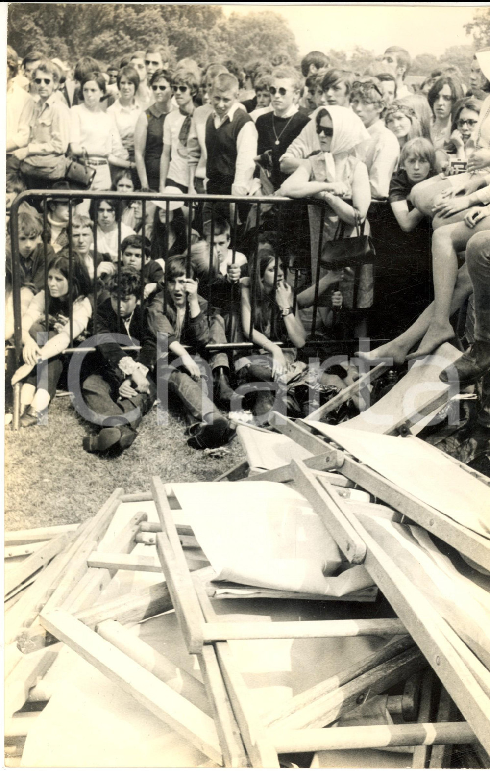 1975 ca MILANO Parco Lambro - Festival RE NUDO - Pubblico (3) *Foto 20x30 cm Fotografia d'epoca. CONDIZIONI: GFORMATO: 20x30 cm      originale e autentica 1