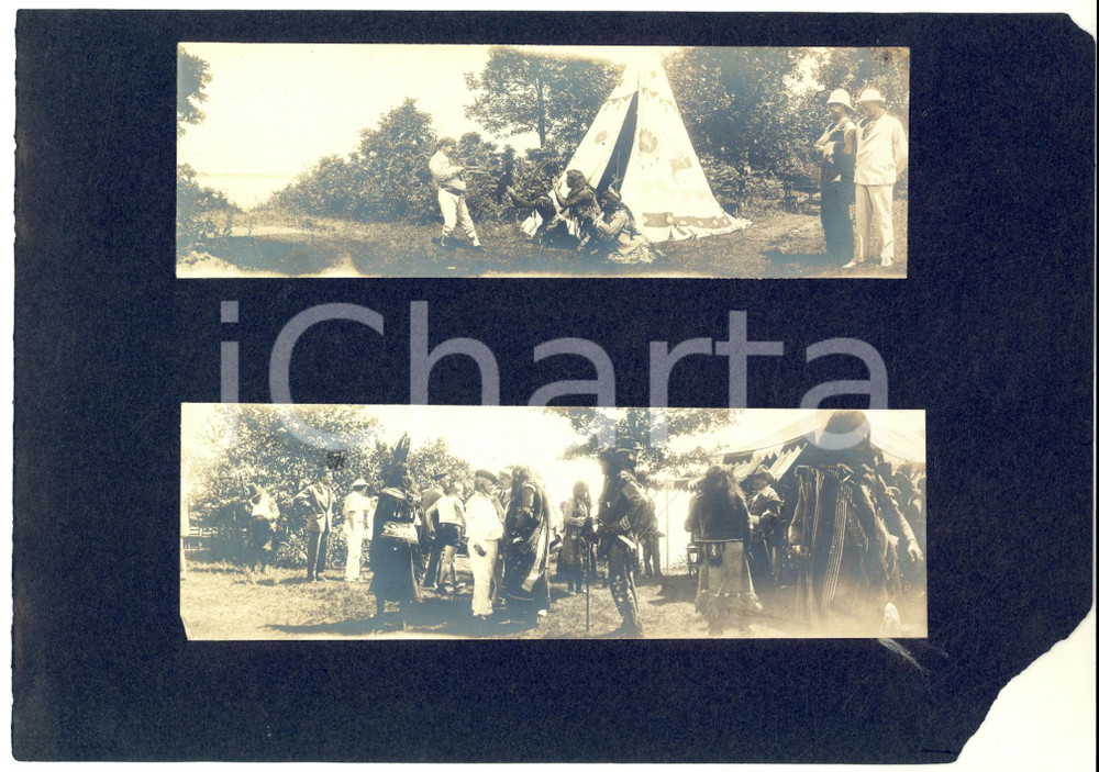 1890 ca USA Fiera in costume storico - Finta rapina ai pellerossa *2 Foto RARE Rara e curiosa coppia di fotografie d'epoca, scattata in occasione di una fiera all'aperto, con rievocazione in costume della storia americana. Si notano vari personaggi vestiti da indiani, cow-boy o conquistatori spagnoli tra i banchi e i tendoni.La fotografia in alto mostra la finta rapina di un bucaniere ai danni dei pellerossa.Su cartoncino morbido.  CONDIZIONI: FAIR (fotografie in buone condizioni; mancanza all'angolo inferiore del cartoncino)FORMATO: 25x18 cm (cartoncino) ; 17x6 cm (fotografie)    originale e autentica 1