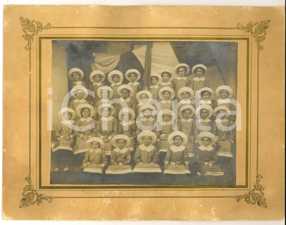 1930 ca STRADELLA Ritratto di classe elementare femminile con la bandiera *Foto 