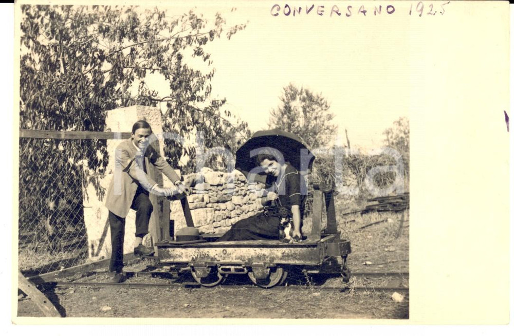 1925 CONVERSANO (BA) Coppia in campagna con carrello da miniera *Foto CURIOSA