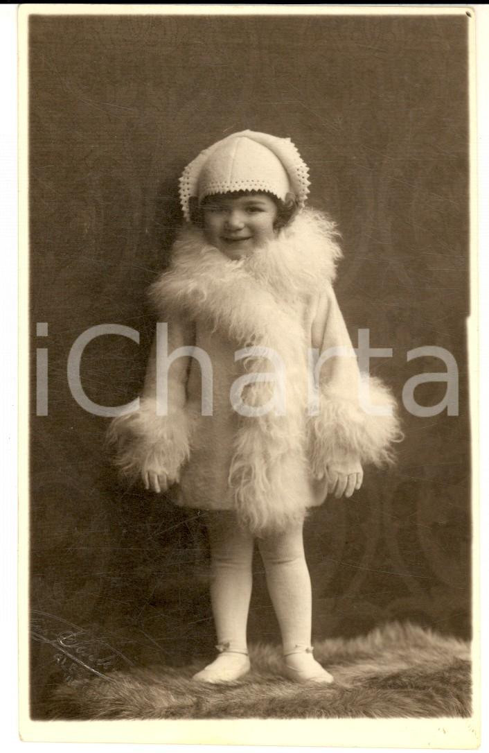 1930 ca ALESSANDRIA Ritratto di bambina in pelliccia bianca *Foto SARTORIO