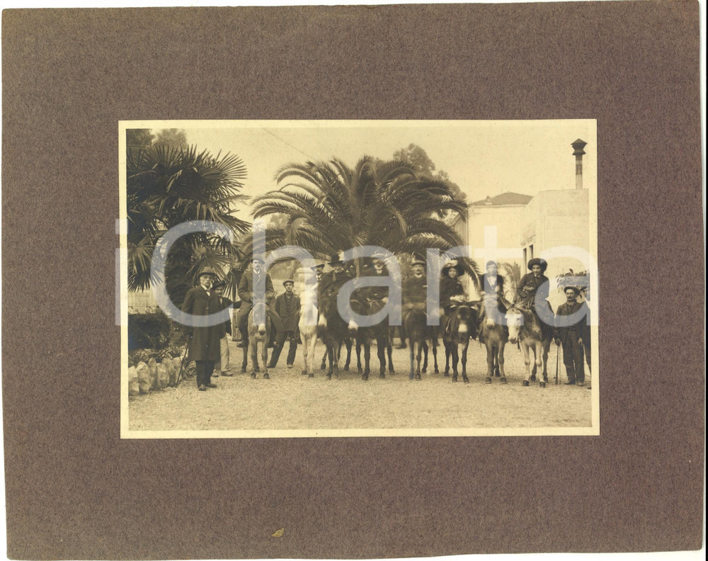 1920 ca COSTUME ITALIA Ritratto di famiglia a cavallo - Fotografia 26x20 cm