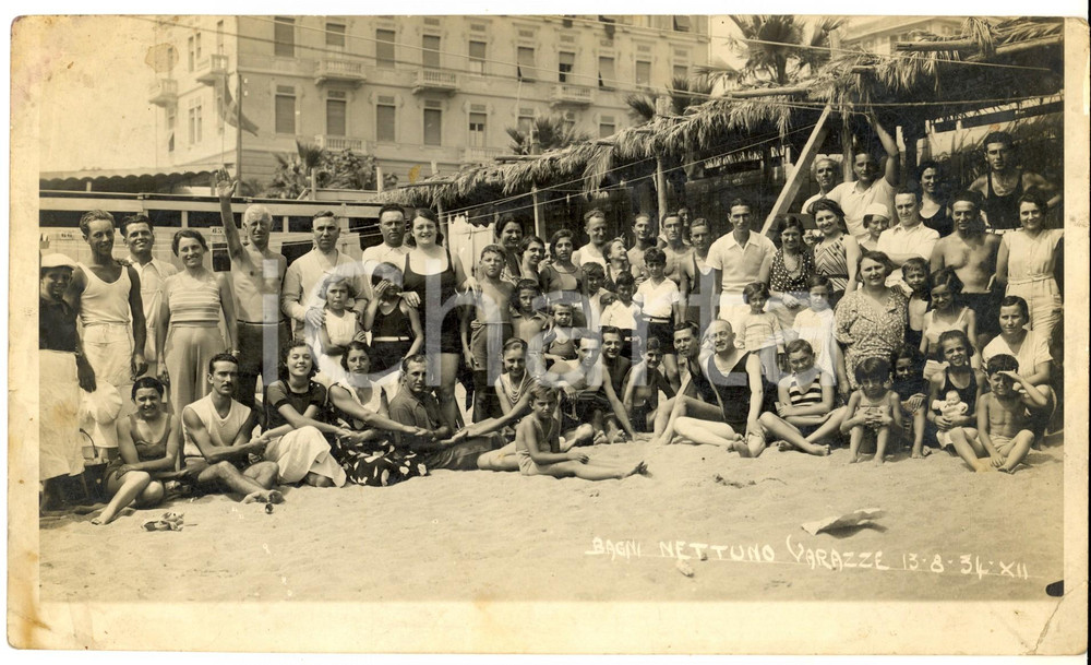 1934 VARAZZE BAGNI NETTUNO Ritratto di gruppo in spiaggia *Foto 24x18 cm