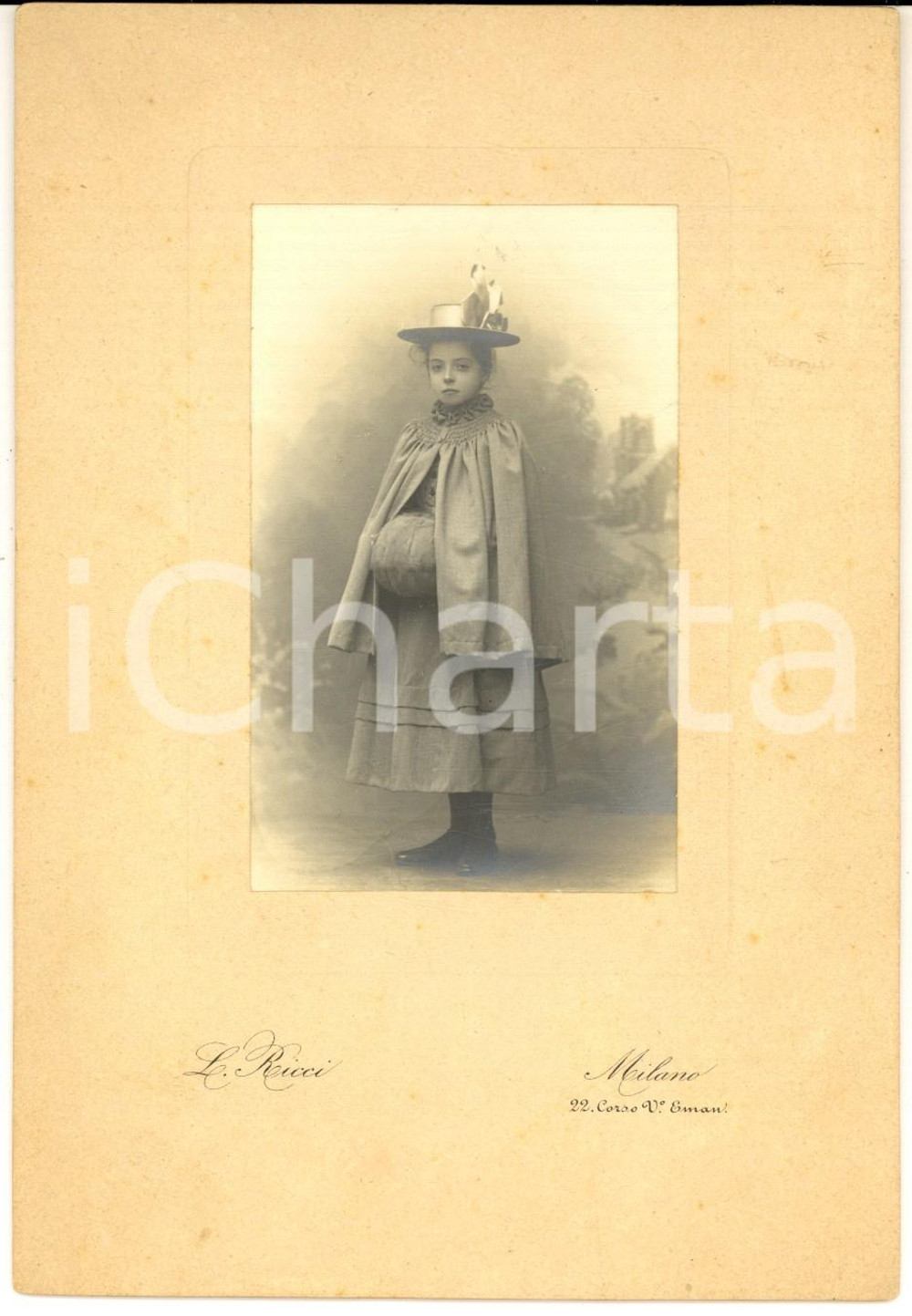 1900 ca MONZA Ritratto di bambina all'ingresso al Collegio Bianconi *Foto 11x16