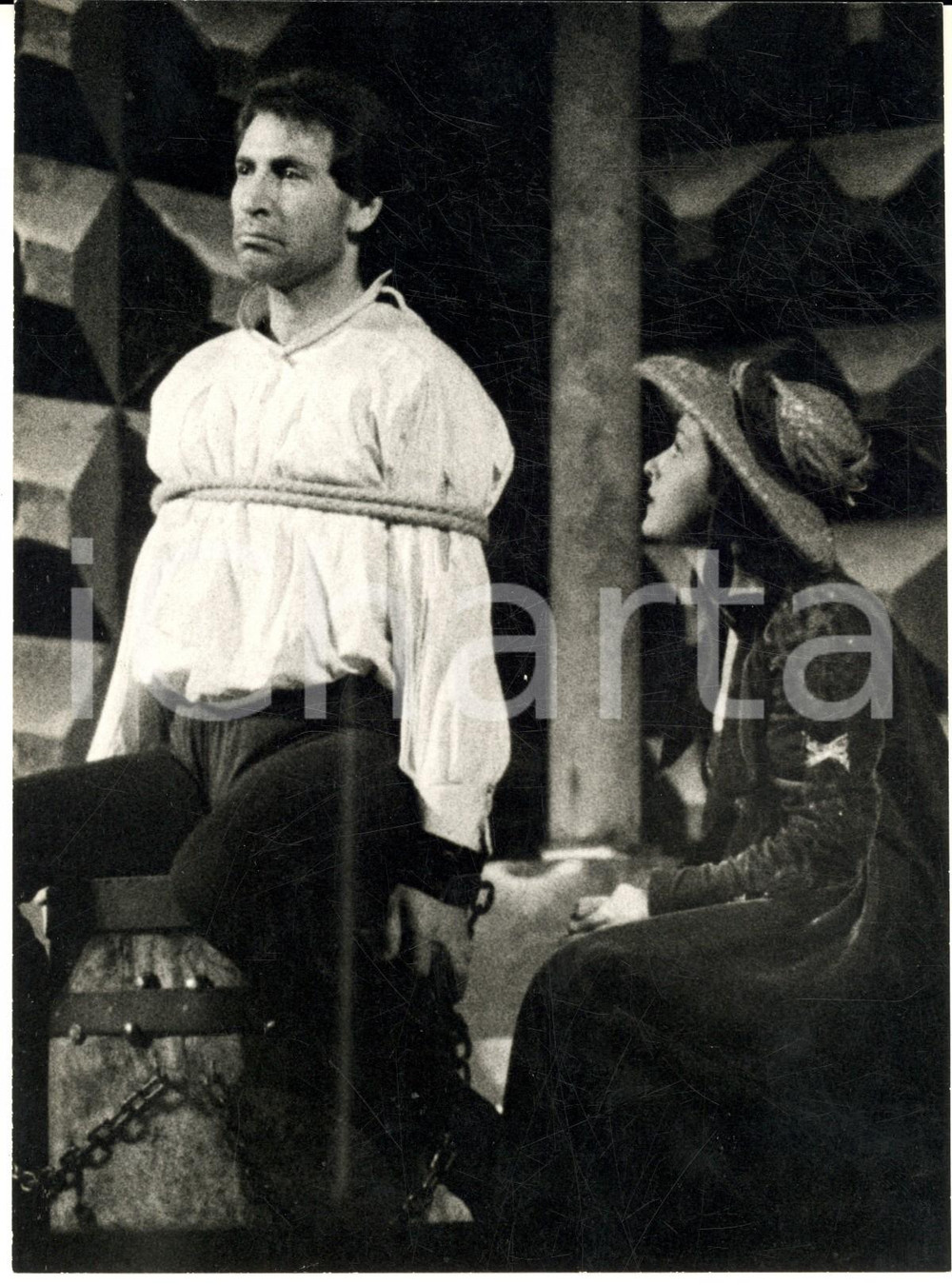 1965 ca TEATRO ITALIA Attore Mario ERPICHINI in scena - Foto 15x20 cm