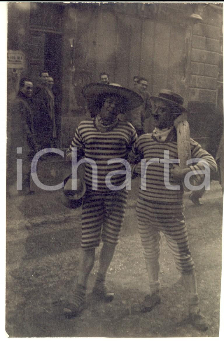 1956 STRADELLA CARNEVALE - Maschere in costume balneare - Foto VINTAGE 10x14 cm