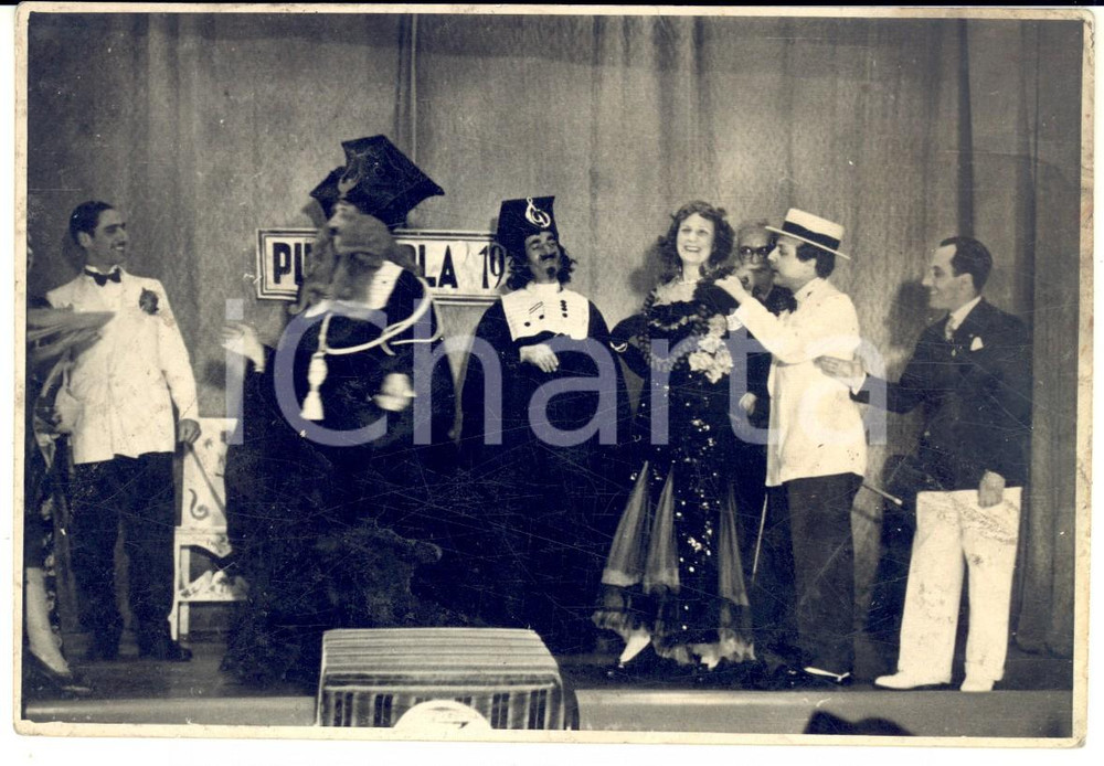 1950 ca COSTUME ITALIA CARNEVALE - Festa con finti giudici musicali - Foto