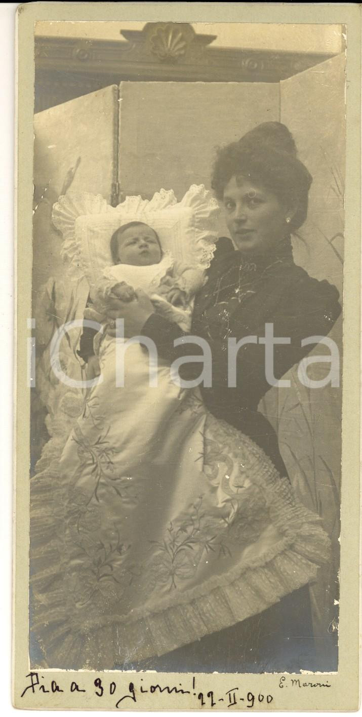 1900 MILANO Ritratto di donna con bambina di 30 giorni *Foto E. MARONI 9x18 cm