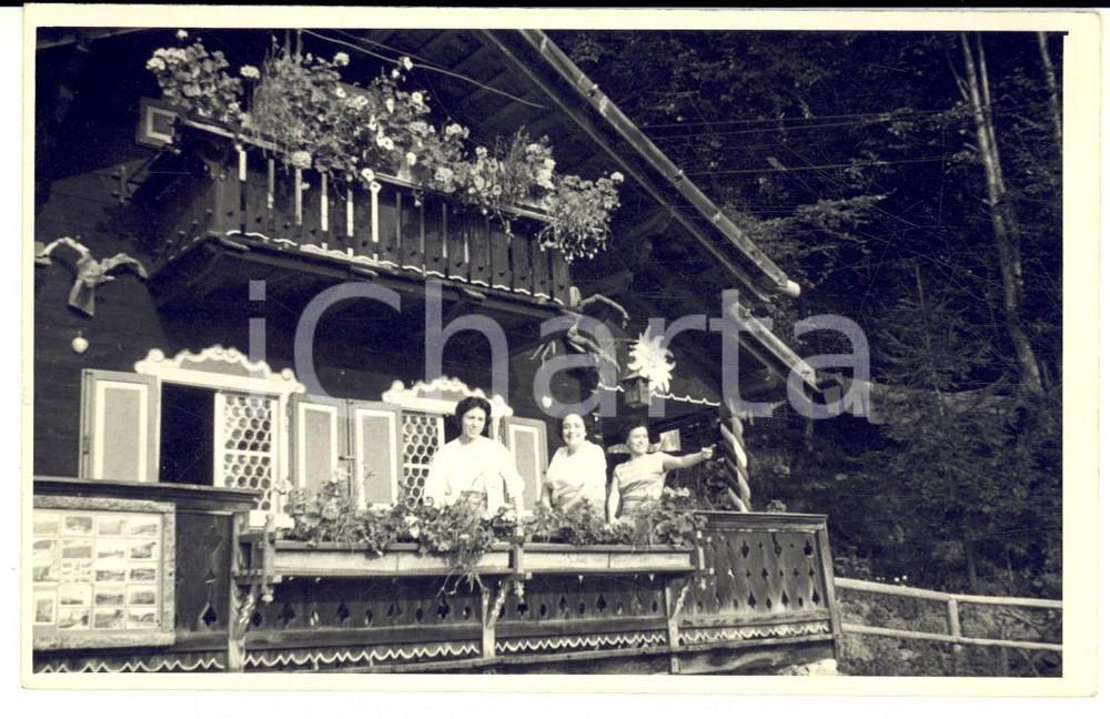 1954 MERANO Ritratto di tre donne in baita di montagna *Foto cartolina VINTAGE