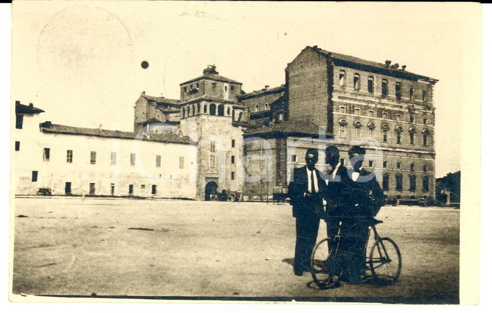 1924 PIACENZA Ritratto di tre uomini con bicicletta *Foto cartolina FP VG