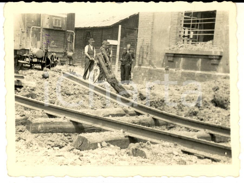 1944 WW2 NOVI LIGURE - Bombardamento stazione - Binari divelti *Foto 11x8 cm