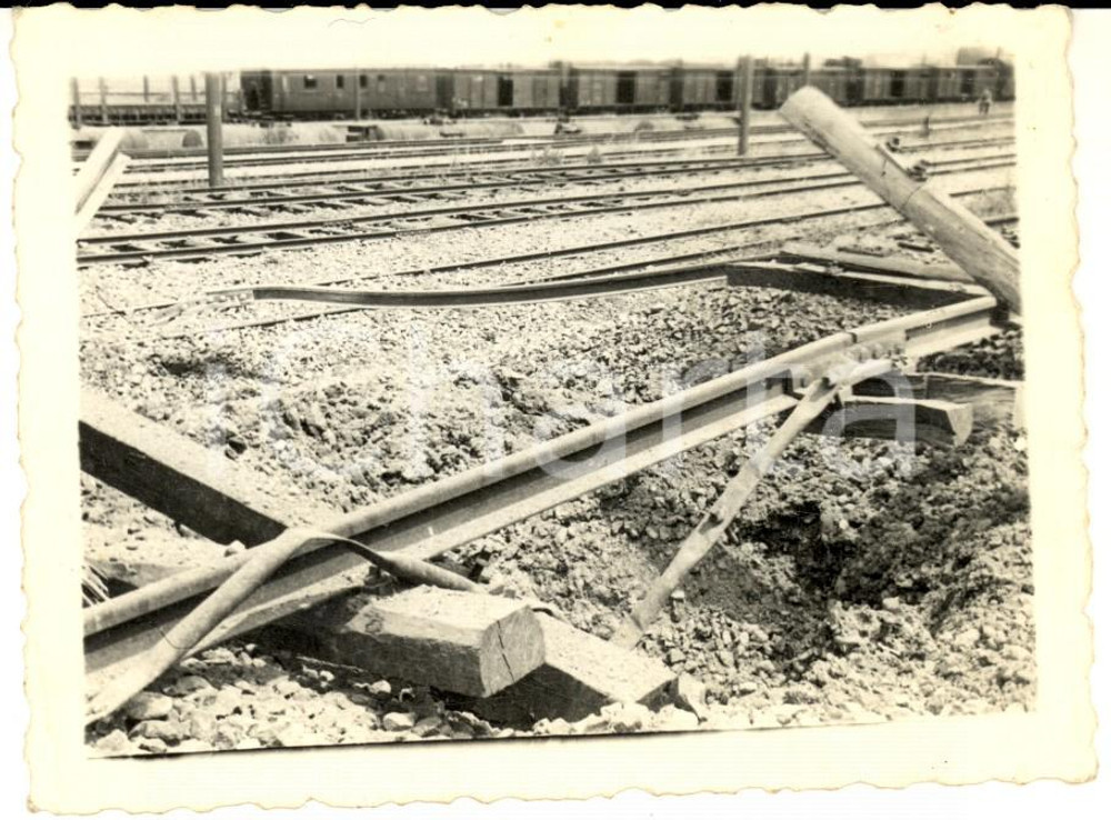 1944 WW2 NOVI LIGURE - Bombardamento stazione - Binari colpiti *Foto 11x8 cm