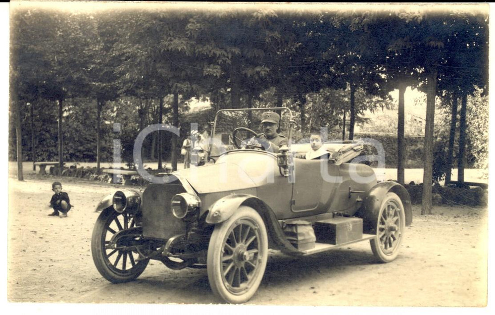 Fotografia d epoca originale 1915 ca REGIO ESERCITO Ufficiale a bordo di automobile con bambino  Foto 1