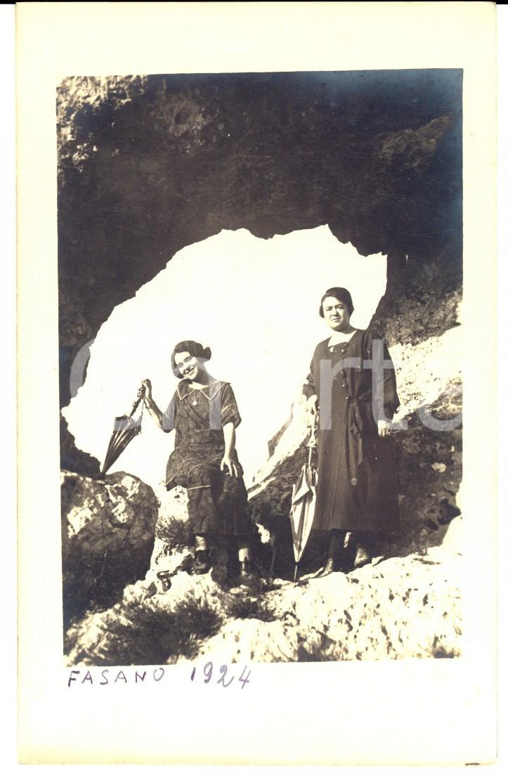 Fotografia d epoca originale 1924 FASANO BR Ritratto di turiste con l ombrellino 1  Foto cartolina 1