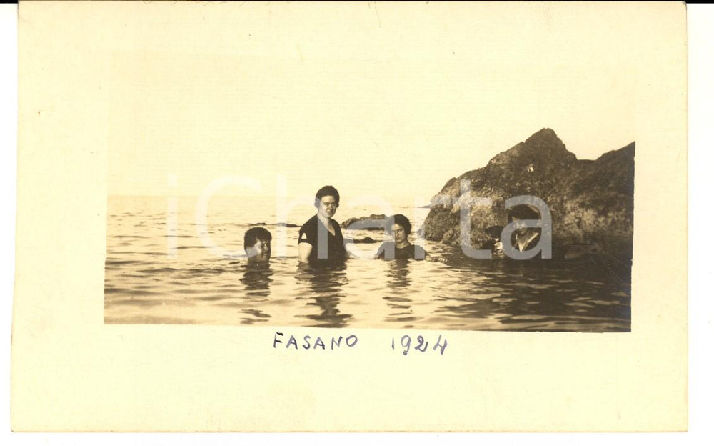 Fotografia d epoca originale 1924 FASANO BR Famiglia di turisti al bagno  Foto cartolina VINTAGE 1