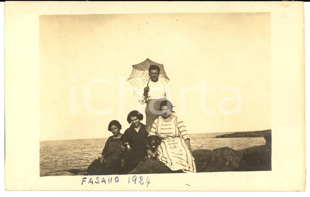 1924 FASANO Ritratto di una famiglia di turisti in riva al mare - Foto VINTAGE