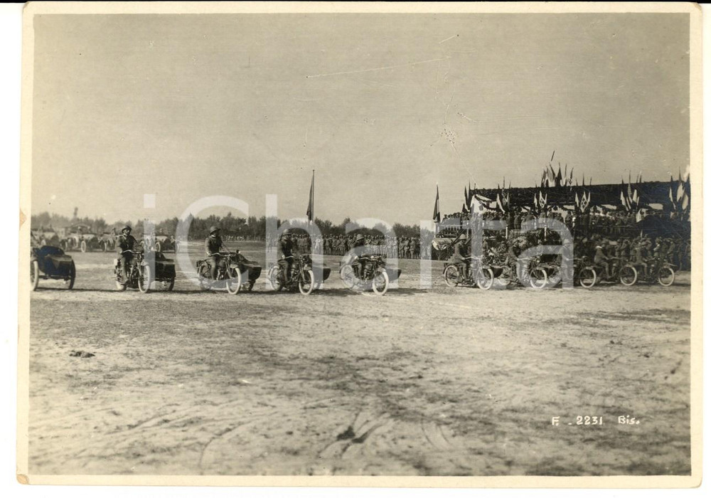 Fotografia d epoca originale 1918 WW1 REGIO ESERCITO Cerimonia con parata reparti motorizzati  Foto 16x11 cm 1