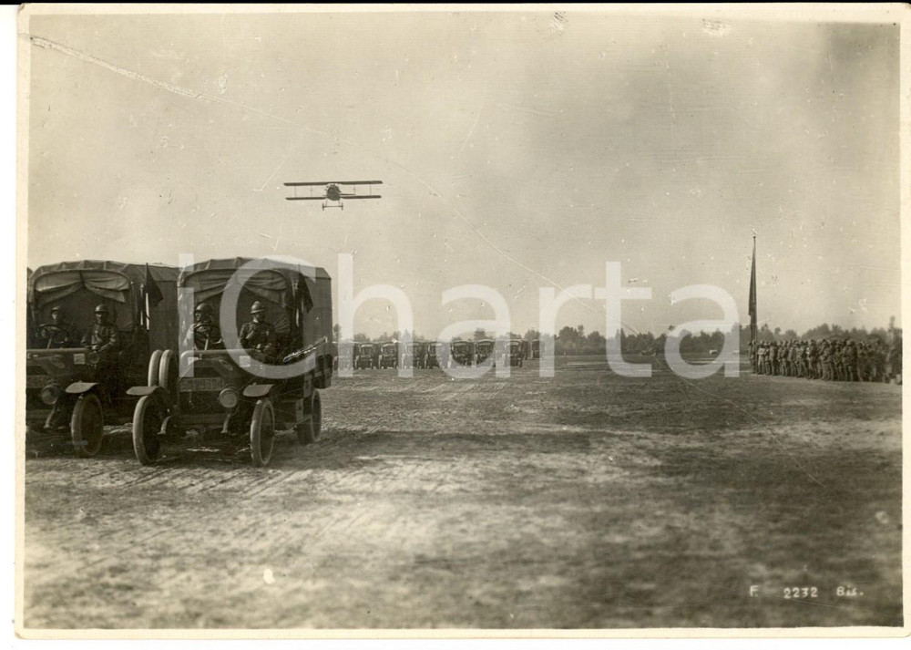 1918 WW1 REGIO ESERCITO Cerimonia con parata autocarri e aeroplano - Foto 16x11