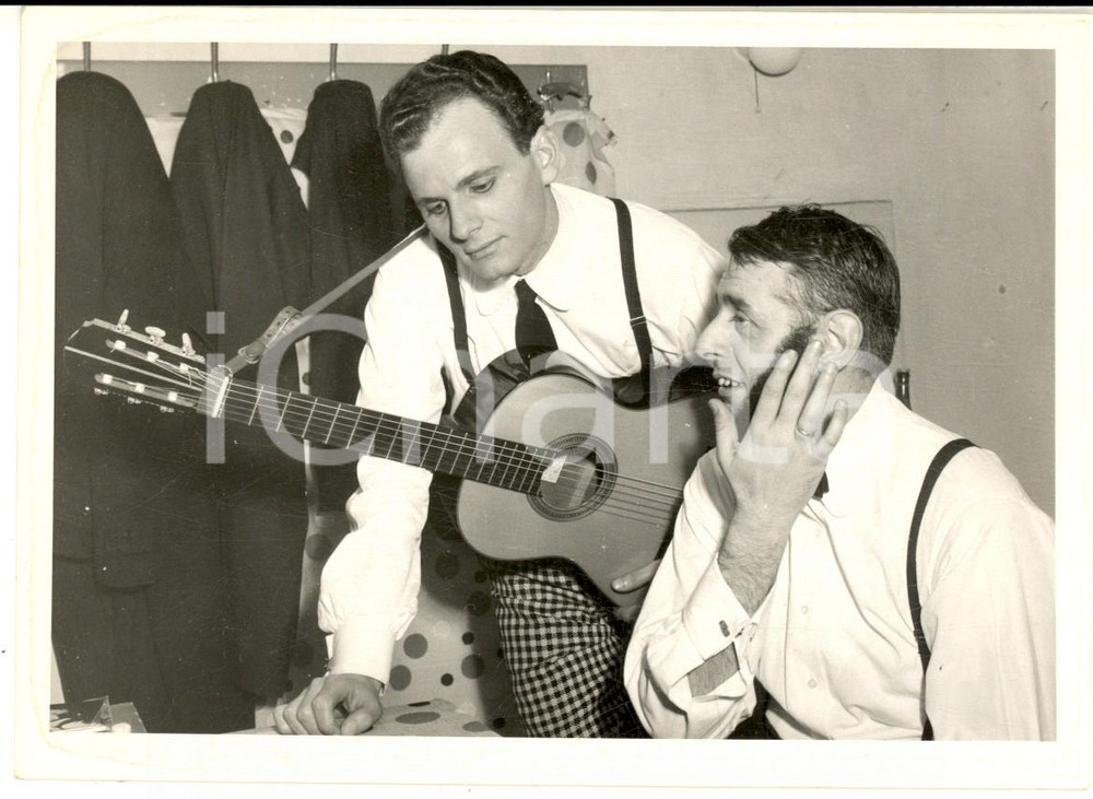Fotografia d epoca originale 1955 ca TEATRO ITALIA Dario FO durante le prove di uno spettacolo  Foto 15x10 1