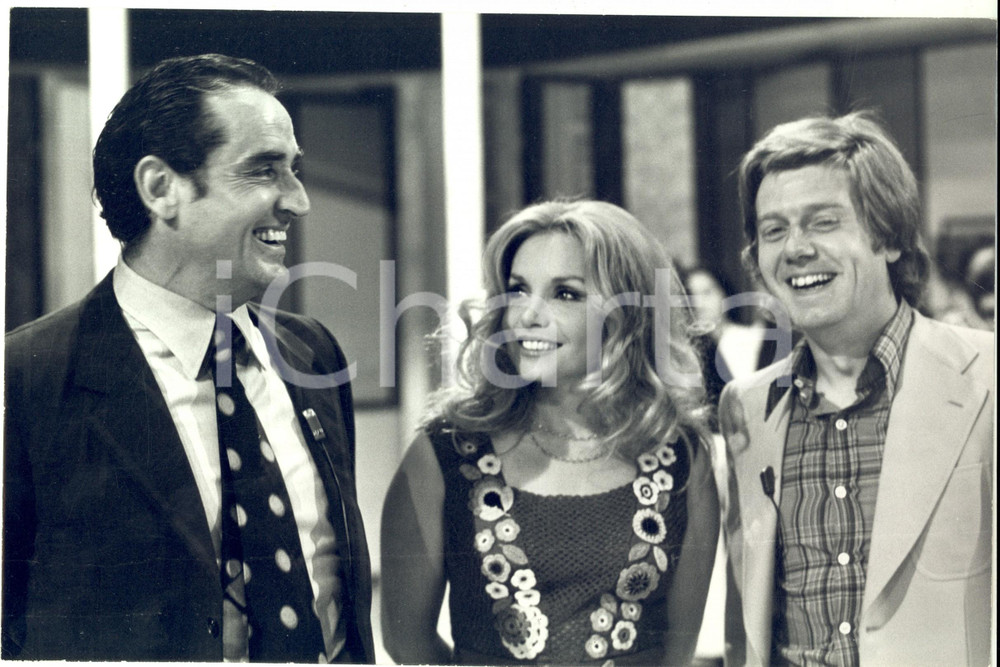 Fotografia d epoca originale 1975 ca TELEVISIONE Vittorio GASSMAN Maria Giovanna ELMI Claudio LIPPI Foto 1