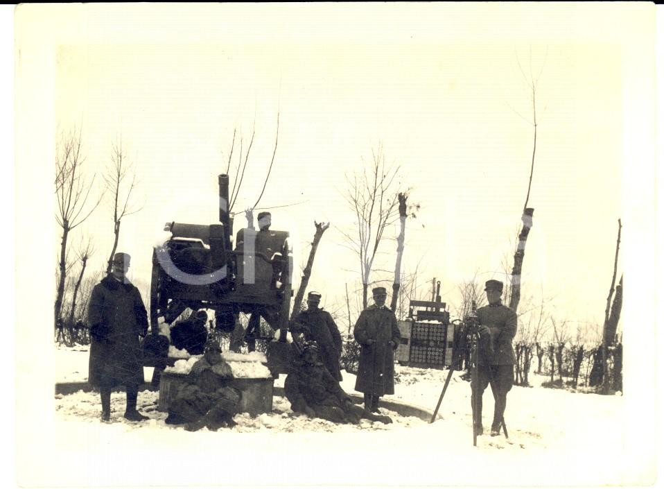 Fotografia d epoca originale 1916 WW1 ZONA DI GUERRA Artiglieria posa con un cannone nella neve  Foto 12x9 1