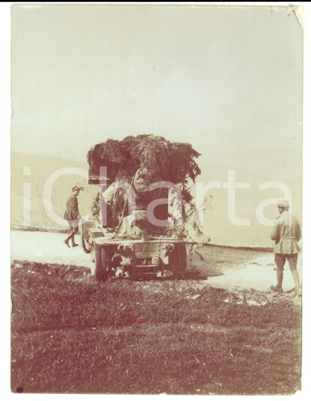 1916 WW1 ZONA DI GUERRA Soldati in postazione con cannone mimetizzato *Foto 9x13