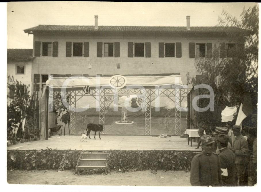Fotografia d epoca originale 1917 WW1 ZONA DI GUERRA Spettacolo con animali per i soldati  Foto CURIOSA 11x8 1