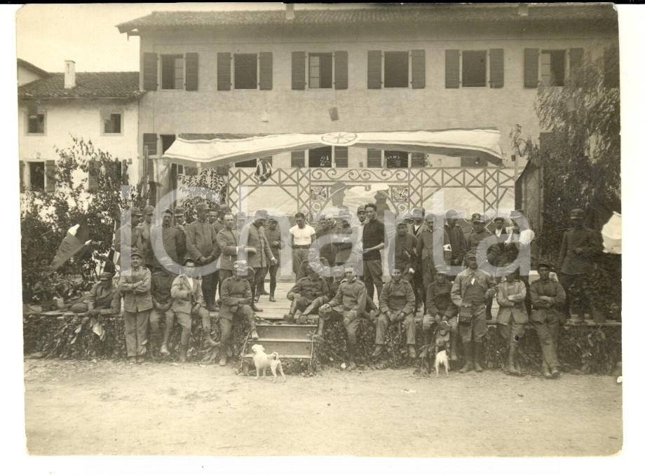 Fotografia d epoca originale 1917 WW1 ZONA DI GUERRA Teatro amatoriale per soldati  Ritratto di gruppo Foto 1