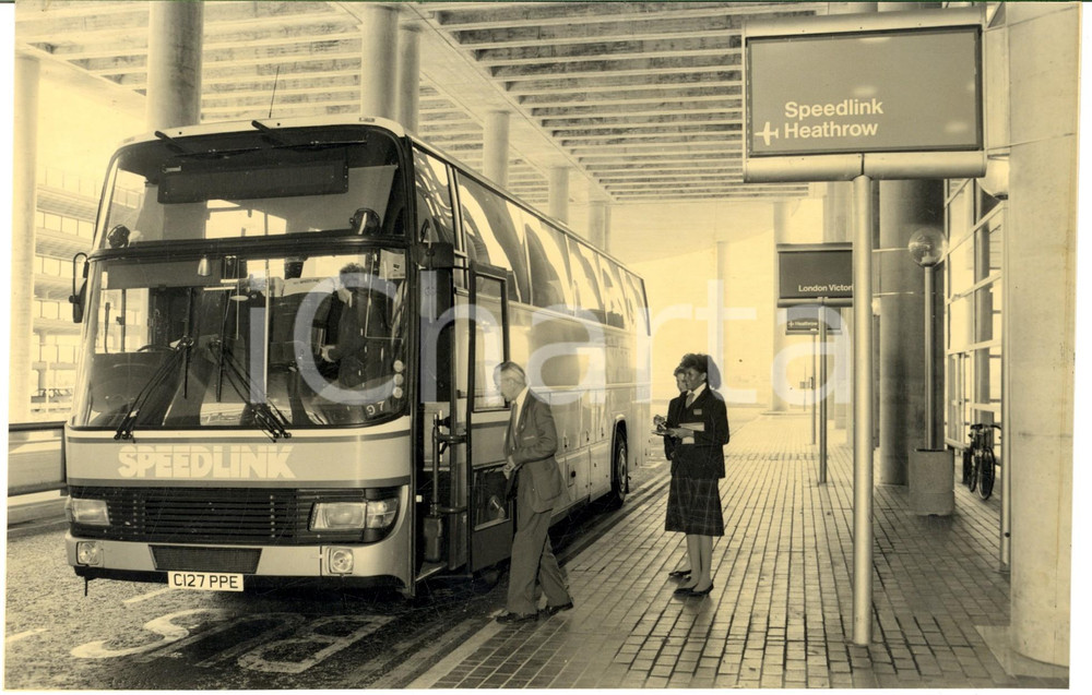 1980 ca LONDON BRITISH AIRWAYS The SPEEDLINK coach leaving to HEATHROW *Photo